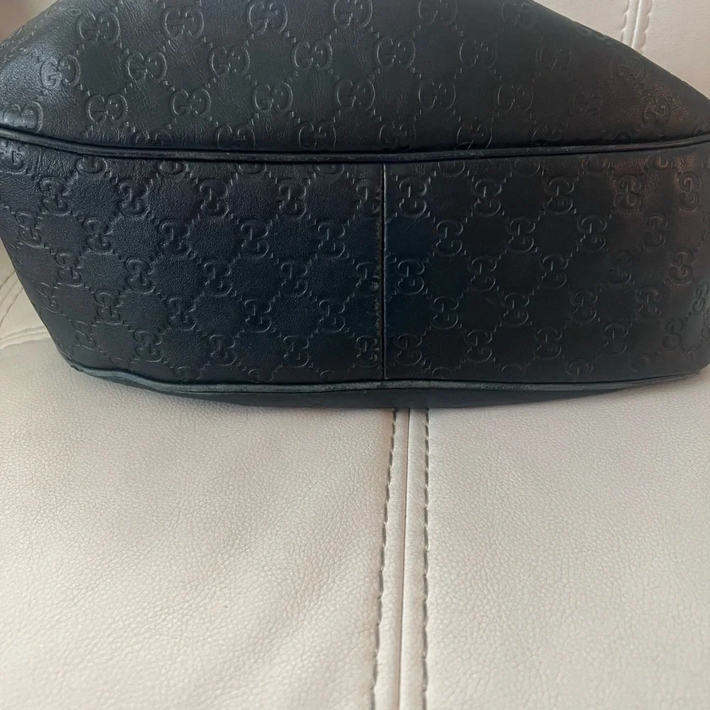 Black Gucci Sima Shoulder Bag.